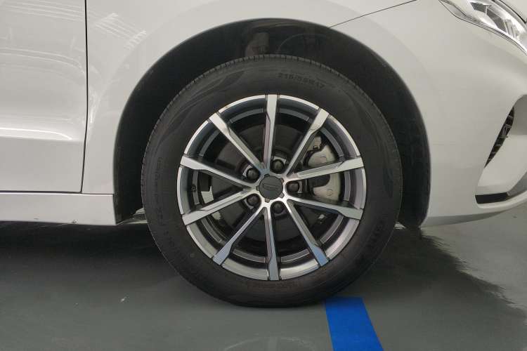 Used Geely Auto Emgrand GT 2021 1.8T Flagship Edition Right Front Wheel Hub