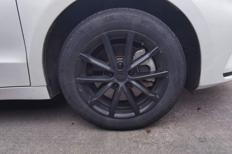 Used Geely Auto Emgrand GT 2021 1.8T Flagship Edition+ Right Front Wheel Hub