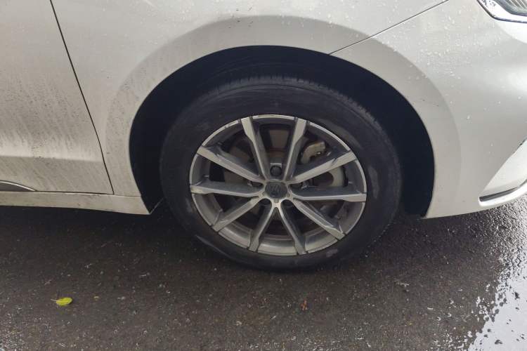 Used Geely Auto Emgrand GT 2021 1.8T Flagship Edition+ Right Front Wheel Hub