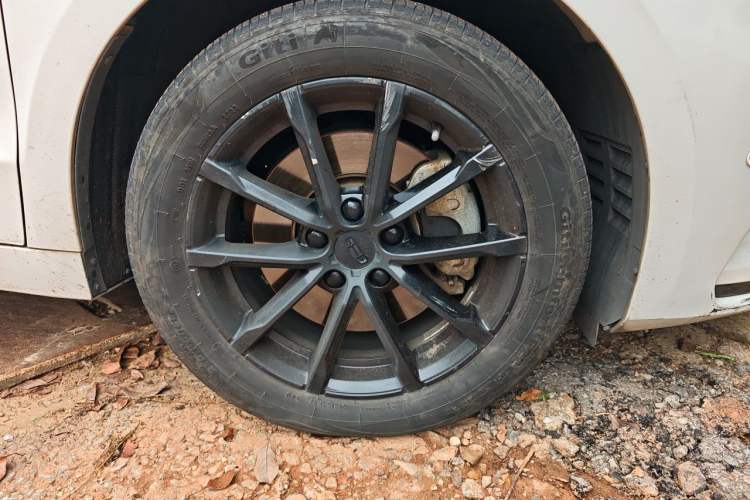 Used Geely Auto Emgrand GT 2021 1.8T Flagship Edition+ Right Front Wheel Hub