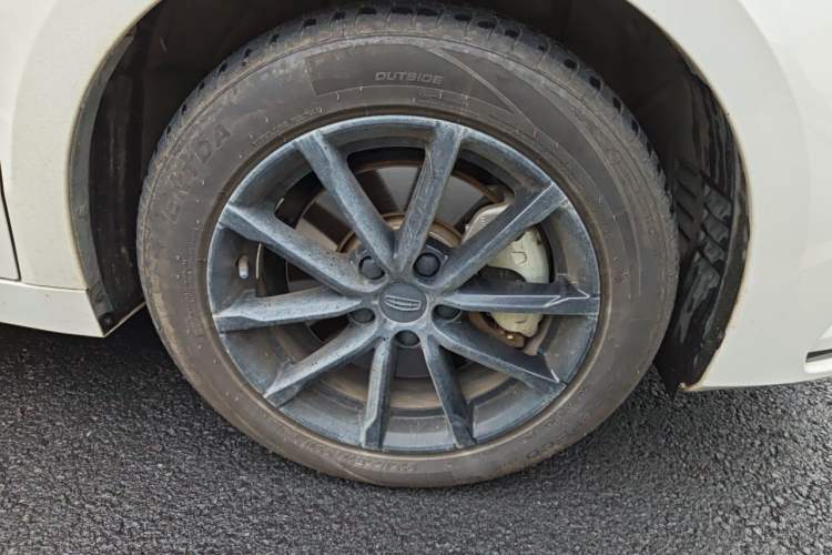 Used Geely Auto Emgrand GT 2021 1.8T Flagship Edition+ Right Front Wheel Hub