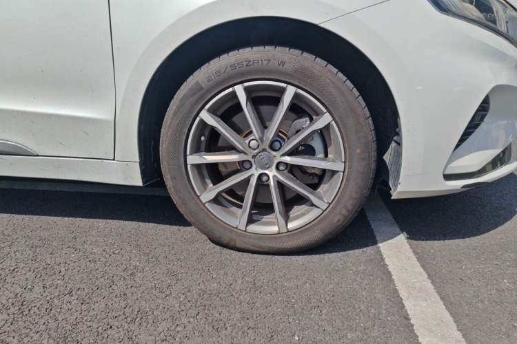 Used Geely Auto Emgrand GT 2021 1.8T Flagship Edition Right Front Wheel Hub