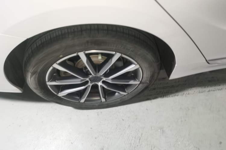 Used Geely Auto Emgrand GT 2021 1.8T Flagship Edition+ Right Rear Wheel Hub