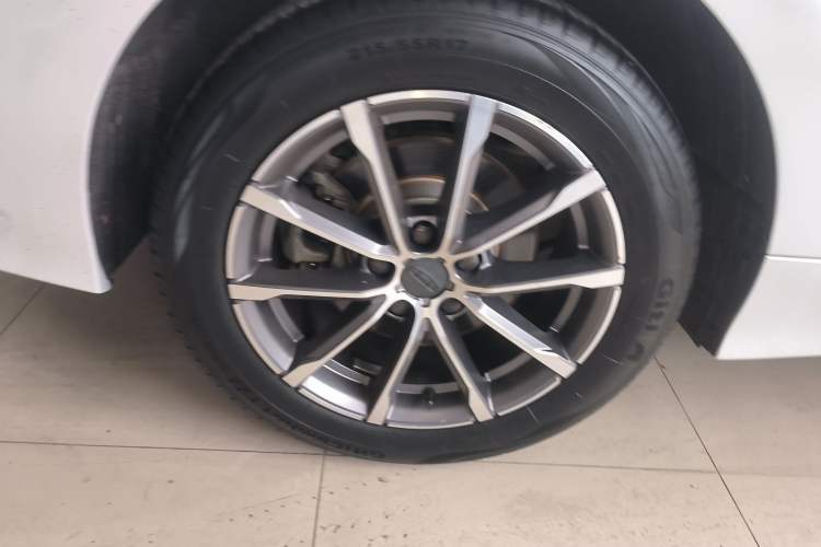 Used Geely Auto Emgrand GT 2021 1.8T Flagship Edition Right Rear Wheel Hub