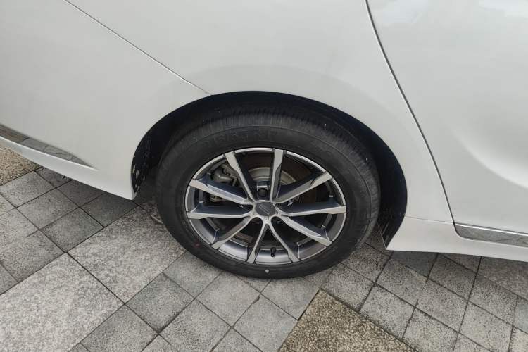 Used Geely Auto Emgrand GT 2021 1.8T Flagship Edition+ Right Rear Wheel Hub