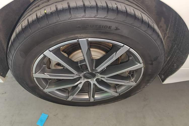Used Geely Auto Emgrand GT 2021 1.8T Flagship Edition+ Right Rear Wheel Hub