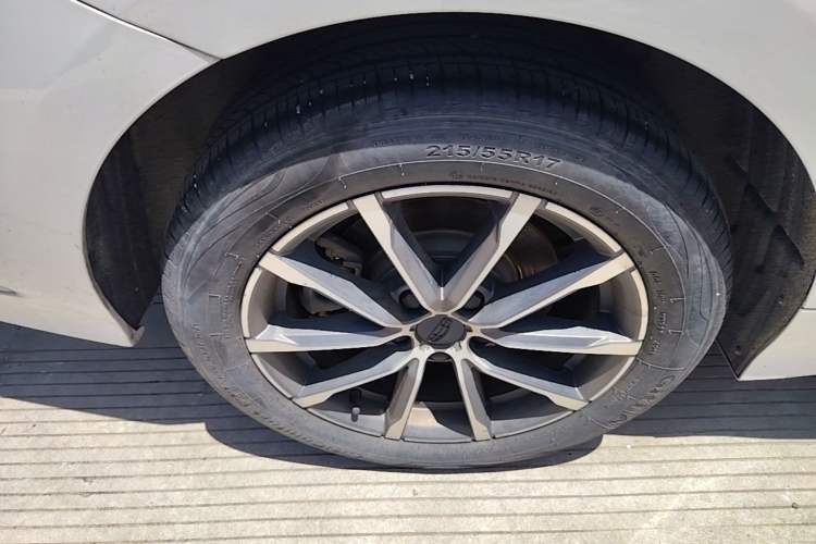 Used Geely Auto Emgrand GT 2021 1.8T Flagship Edition+ Right Rear Wheel Hub
