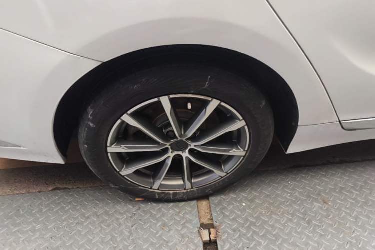 Used Geely Auto Emgrand GT 2021 1.8T Flagship Edition Right Rear Wheel Hub
