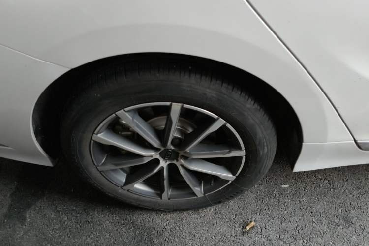 Used Geely Auto Emgrand GT 2021 1.8T Flagship Edition+ Right Rear Wheel Hub