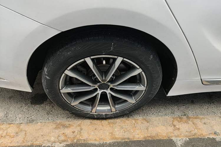 Used Geely Auto Emgrand GT 2021 1.8T Flagship Edition Right Rear Wheel Hub