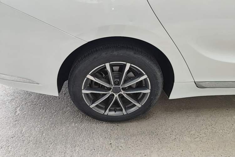 Used Geely Auto Emgrand GT 2021 1.8T Flagship Edition Right Rear Wheel Hub