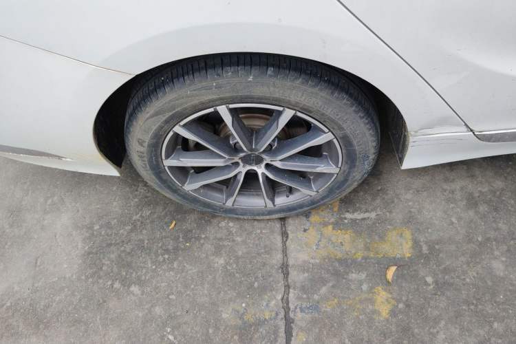 Used Geely Auto Emgrand GT 2021 1.8T Flagship Edition Right Rear Wheel Hub