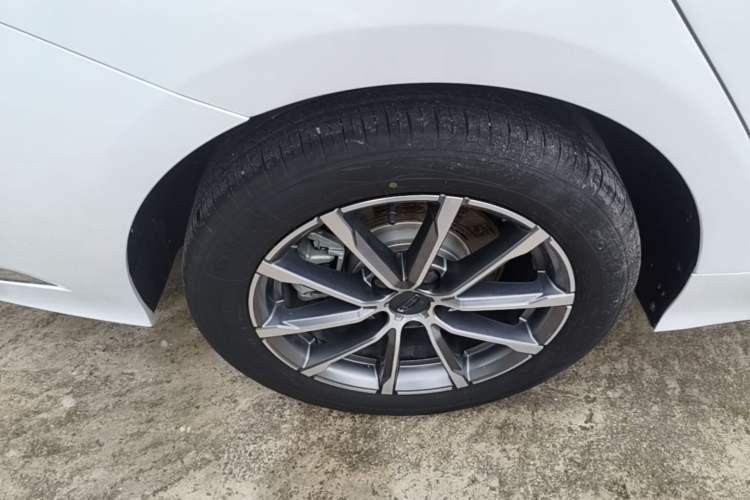 Used Geely Auto Emgrand GT 2021 1.8T Flagship Edition+ Right Rear Wheel Hub