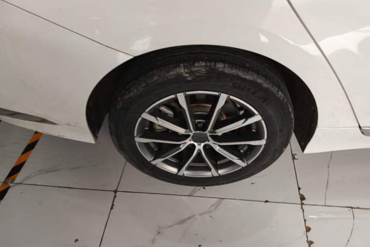 Used Geely Auto Emgrand GT 2021 1.8T Flagship Edition Right Rear Wheel Hub