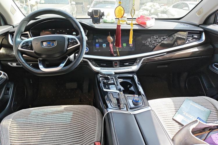 Used Geely Auto Emgrand GT New Energy 2018 1.5T PHEV Yaoxiang Edition Center Console