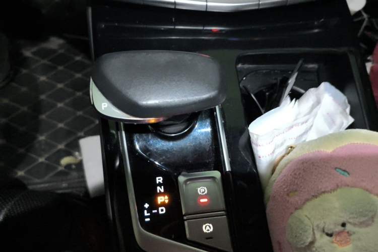 Used Geely Auto Emgrand GT New Energy 2018 1.5T PHEV Yaoxiang Edition Gear Lever