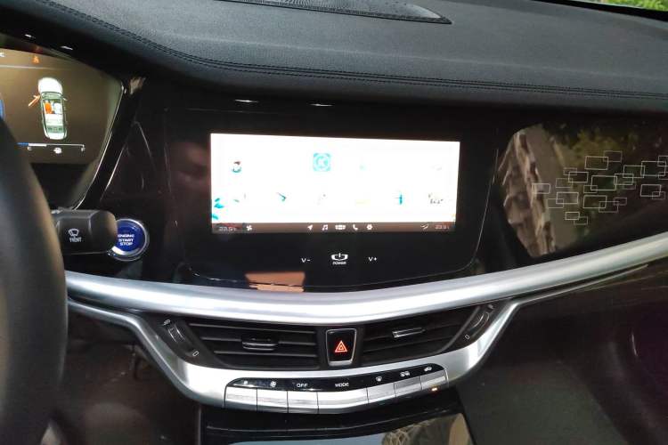 Used Geely Auto Emgrand GT New Energy 2018 1.5T PHEV Yaoyue Edition Audio And AC Panel