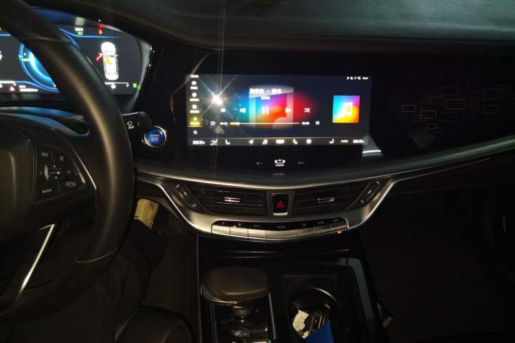 Used Geely Auto Emgrand GT New Energy 2018 1.5T PHEV Yao Ling Edition Audio And AC Panel