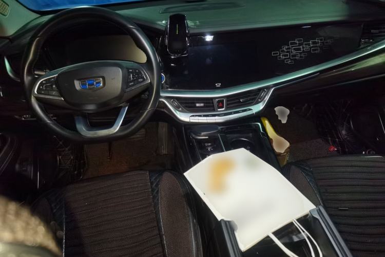 Used Geely Auto Emgrand GT New Energy 2018 1.5T PHEV Yaoxiang Edition Center Console