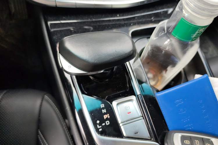 Used Geely Auto Emgrand GT New Energy 2018 1.5T PHEV Yaoxiang Edition Gear Lever