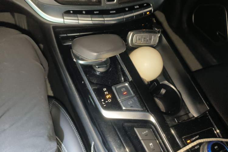 Used Geely Auto Emgrand GT New Energy 2018 1.5T PHEV Yaoxiang Edition Gear Lever