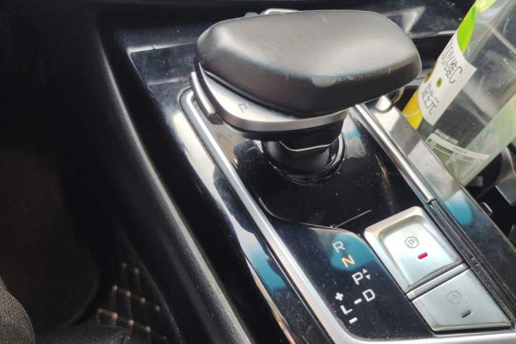 Used Geely Auto Emgrand GT New Energy 2018 1.5T PHEV Yaoxiang Edition Gear Lever