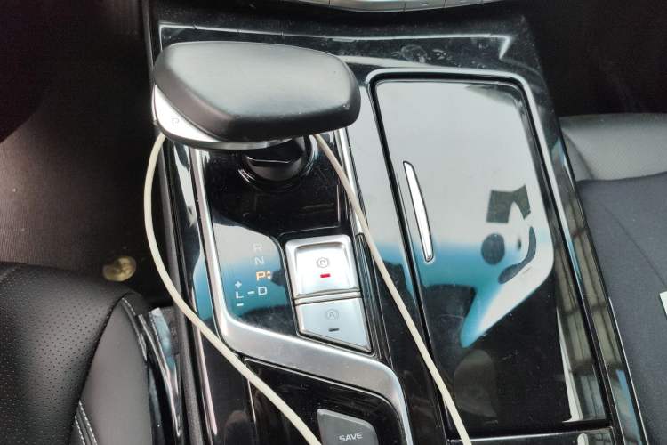 Used Geely Auto Emgrand GT New Energy 2018 1.5T PHEV Yaoxiang Edition Gear Lever