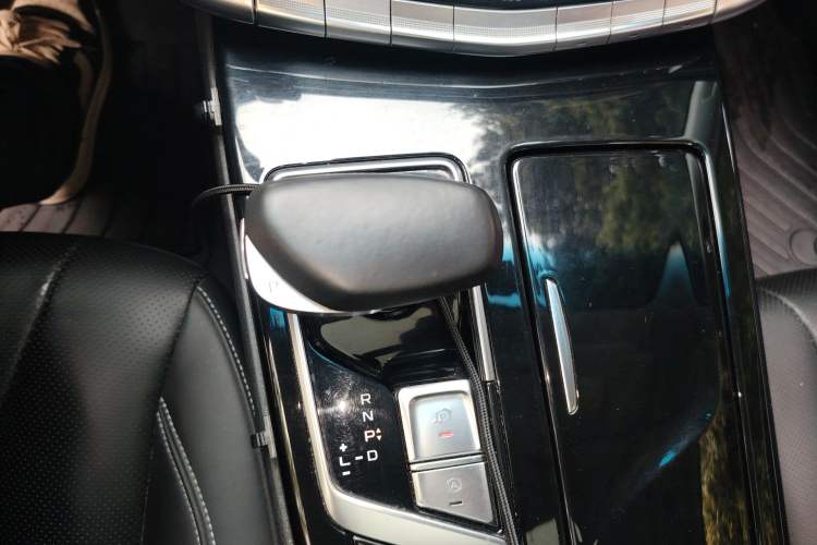 Used Geely Auto Emgrand GT New Energy 2018 1.5T PHEV Yao Ling Edition Gear Lever