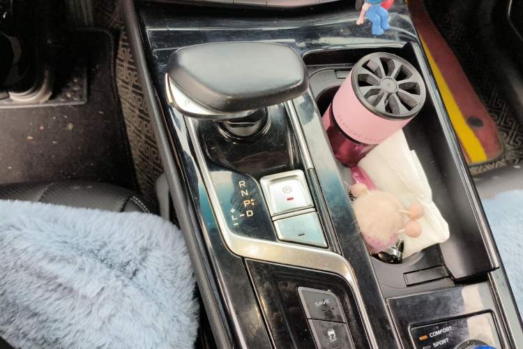 Used Geely Auto Emgrand GT New Energy 2018 1.5T PHEV Yaoxiang Edition Gear Lever