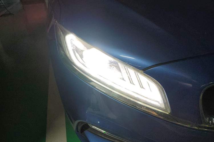 Used Geely Auto Emgrand GT New Energy 2018 1.5T PHEV Yaoxiang Edition Right Front Headlight