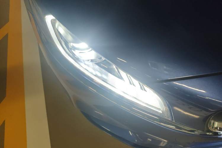 Used Geely Auto Emgrand GT New Energy 2018 1.5T PHEV Yao Ling Edition Right Front Headlight