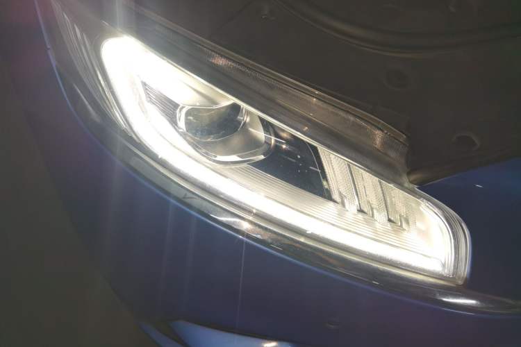 Used Geely Auto Emgrand GT New Energy 2018 1.5T PHEV Yao Ling Edition Right Front Headlight