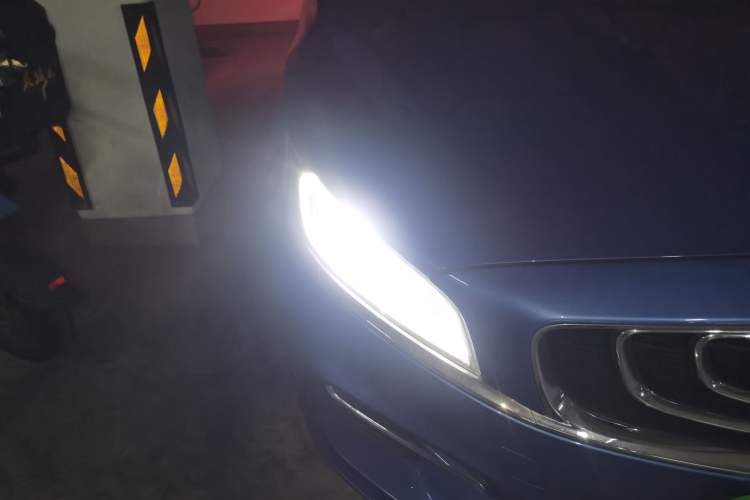 Used Geely Auto Emgrand GT New Energy 2018 1.5T PHEV Yaoxiang Edition Right Front Headlight