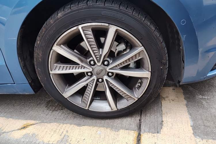 Used Geely Auto Emgrand GT New Energy 2018 1.5T PHEV Yao Ling Edition Right Front Wheel Hub