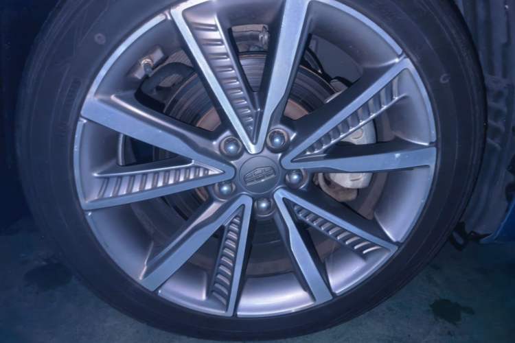 Used Geely Auto Emgrand GT New Energy 2018 1.5T PHEV Yao Ling Edition Right Front Wheel Hub