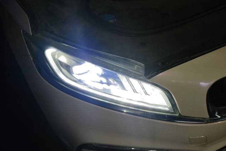 Used Geely Auto Emgrand GT New Energy 2018 1.5T PHEV Yaoyue Edition Right Front Headlight