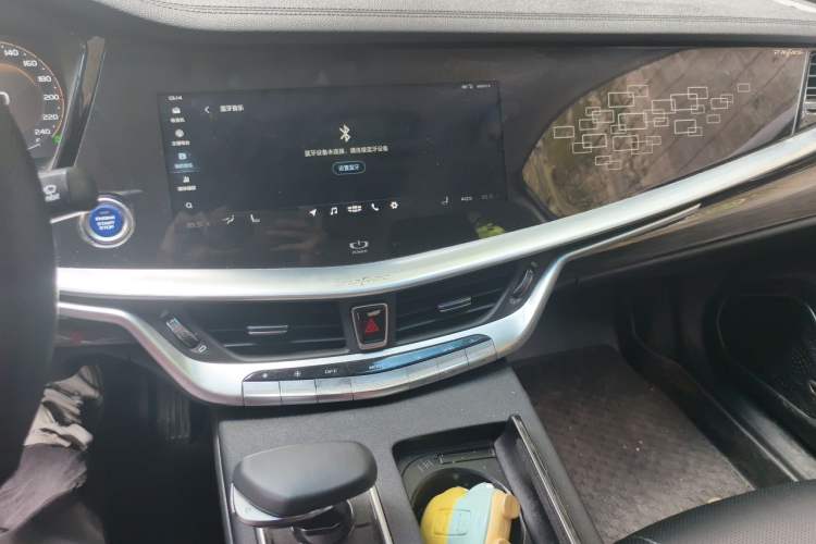 Used Geely Auto Emgrand GT New Energy 2018 1.5T PHEV Yao Ling Edition Audio And AC Panel