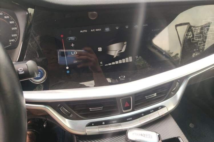 Used Geely Auto Emgrand GT New Energy 2018 1.5T PHEV Yaoxiang Edition Audio And AC Panel