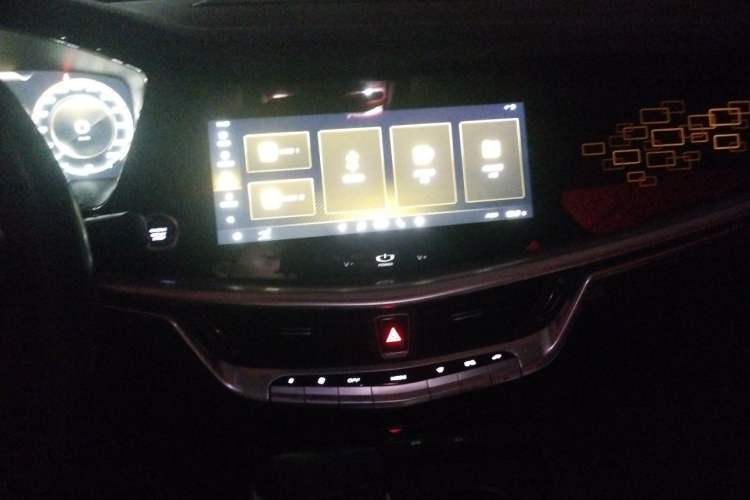 Used Geely Auto Emgrand GT New Energy 2018 1.5T PHEV Yaoxiang Edition Audio And AC Panel