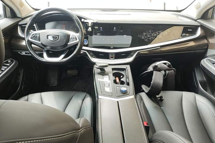 Used Geely Auto Emgrand GT New Energy 2018 1.5T PHEV Yaoxiang Edition Center Console