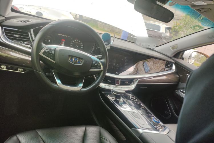 Used Geely Auto Emgrand GT New Energy 2018 1.5T PHEV Yaoxiang Edition Center Console