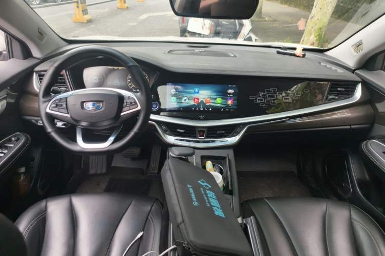 Used Geely Auto Emgrand GT New Energy 2018 1.5T PHEV Yao Ling Edition Center Console