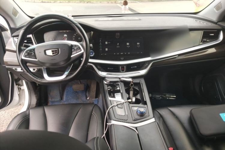 Used Geely Auto Emgrand GT New Energy 2018 1.5T PHEV Yaoxiang Edition Center Console