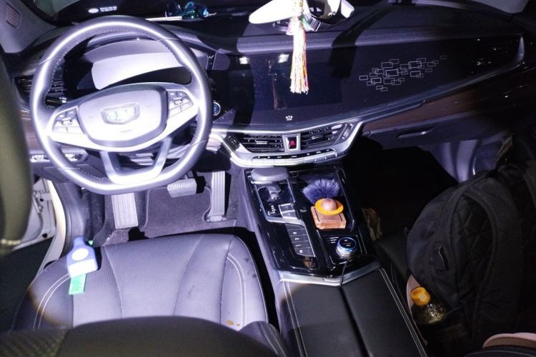 Used Geely Auto Emgrand GT New Energy 2018 1.5T PHEV Yao Ling Edition Center Console