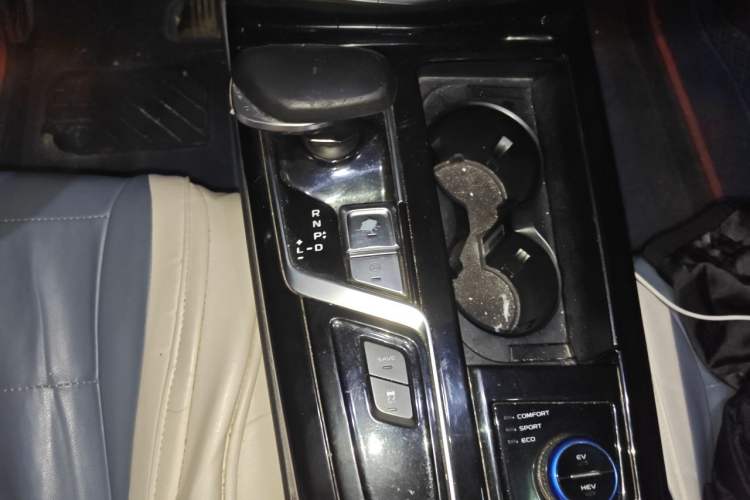Used Geely Auto Emgrand GT New Energy 2018 1.5T PHEV Yaoxiang Edition Gear Lever