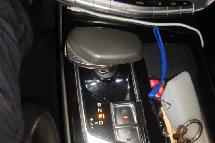 Used Geely Auto Emgrand GT New Energy 2018 1.5T PHEV Yaoxiang Edition Gear Lever
