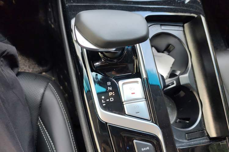 Used Geely Auto Emgrand GT New Energy 2018 1.5T PHEV Yaoxiang Edition Gear Lever