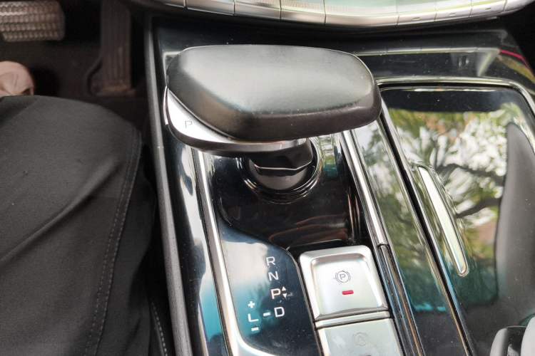 Used Geely Auto Emgrand GT New Energy 2018 1.5T PHEV Yaoxiang Edition Gear Lever