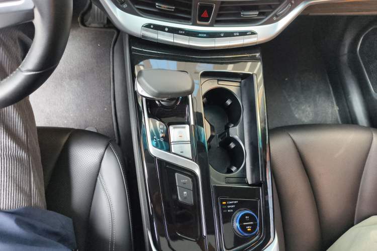 Used Geely Auto Emgrand GT New Energy 2018 1.5T PHEV Yaoxiang Edition Gear Lever