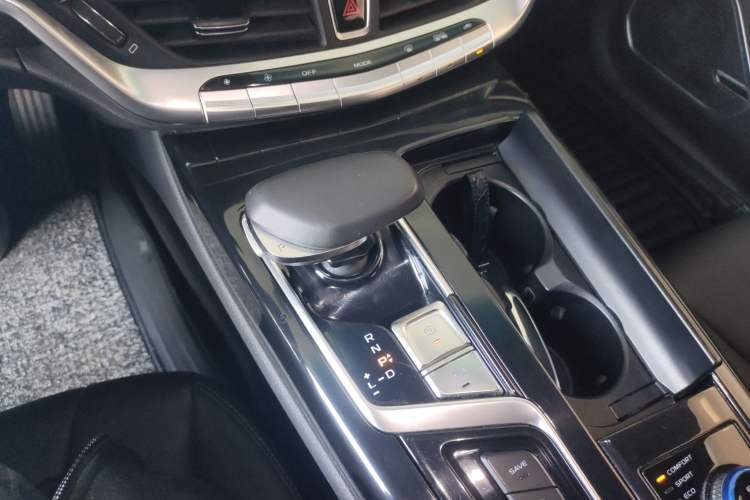 Used Geely Auto Emgrand GT New Energy 2018 1.5T PHEV Yaoxiang Edition Gear Lever